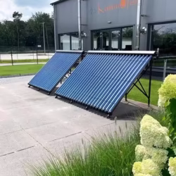 Zonnecollectoren bij 123 Kaminofen. Een installatie die gegarandeerd gaat helpen met het besparen op de gasrekening.